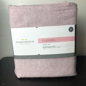 Threshold Flannel King Sheet Set Winter Rose New